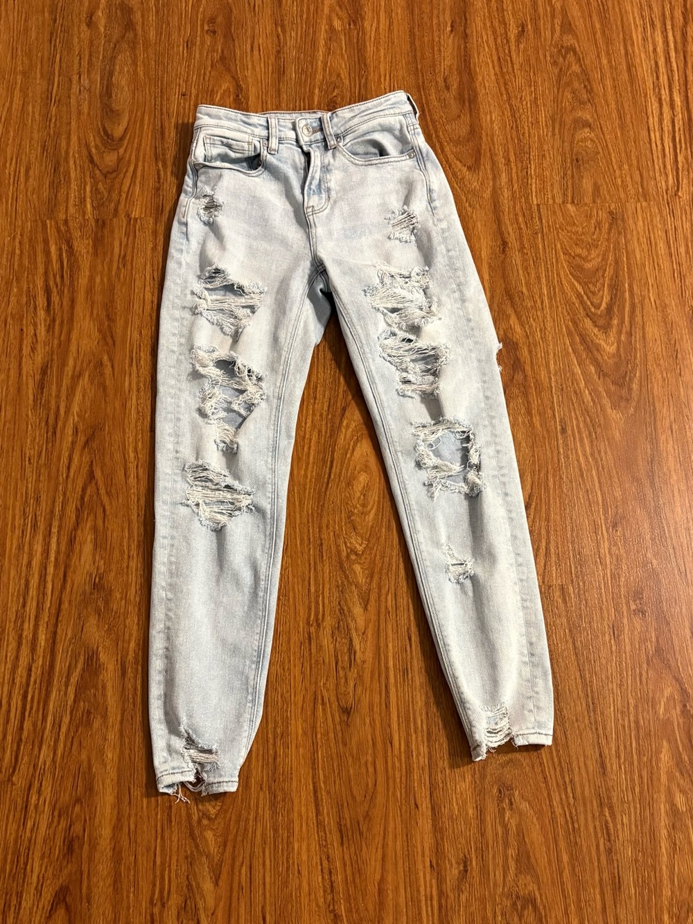 American Eagle Outfitters Light Blue Distressed Stretch Mom Jean Skinny - 00/24”